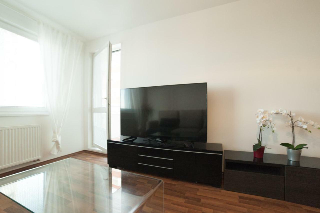After Eight Apartment บราติสลาวา ภายนอก รูปภาพ